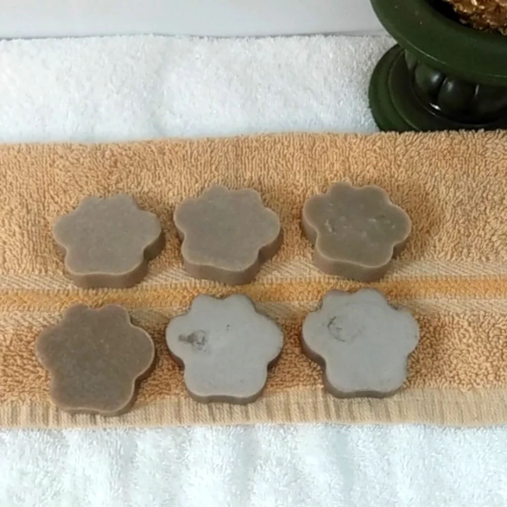HANDCRAFTED OATMEAL SANDALWOOD ARTISAN DOG BATH SOAP BARS 6 PIECE SET NWT